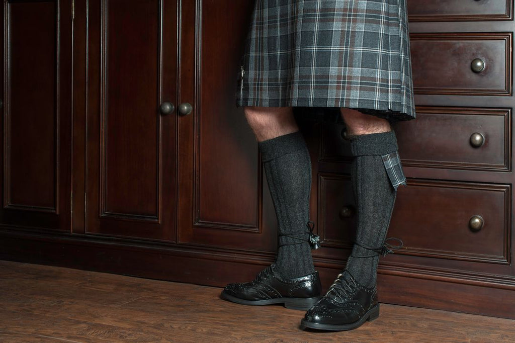 What Shoes Do You Wear With A Kilt? MacGregor and MacDuff What Shoes Do You Wear With A Kilt? MacGregor and MacDuff